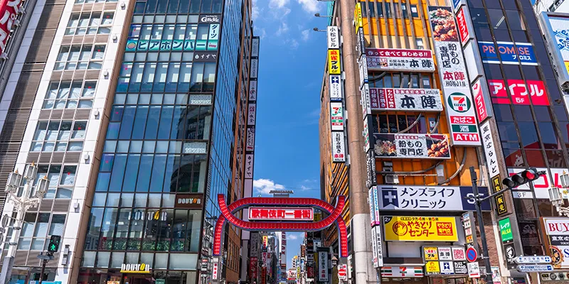 看板は、企業の“顔”をつくる仕事。